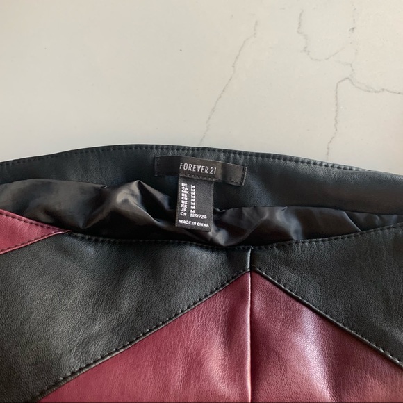 Forever 21 Leather skirt NWOT Size Medium - Picture 3 of 3